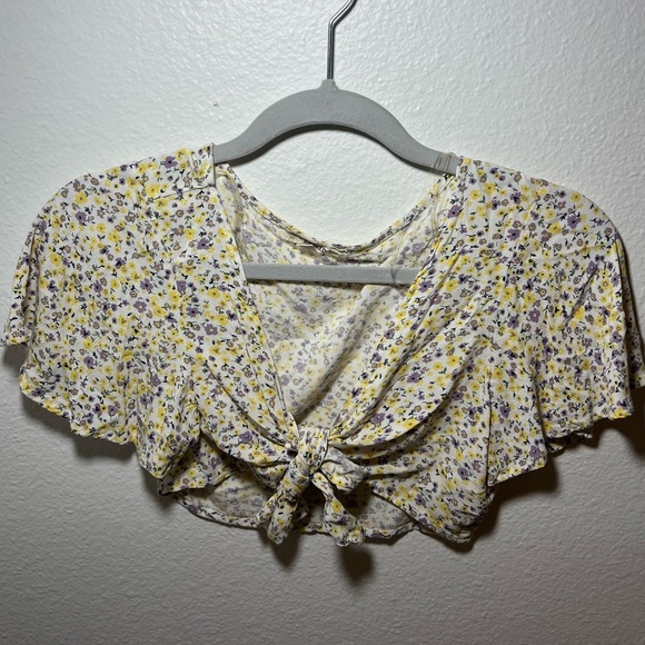 Rewind Tops - Floral Tie-Front Crop Top